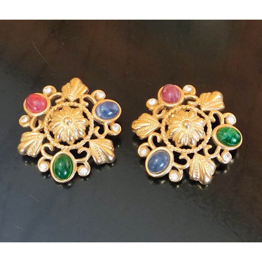 Vintage Jewels‎ of India Trifari Signed Clip on Earrings